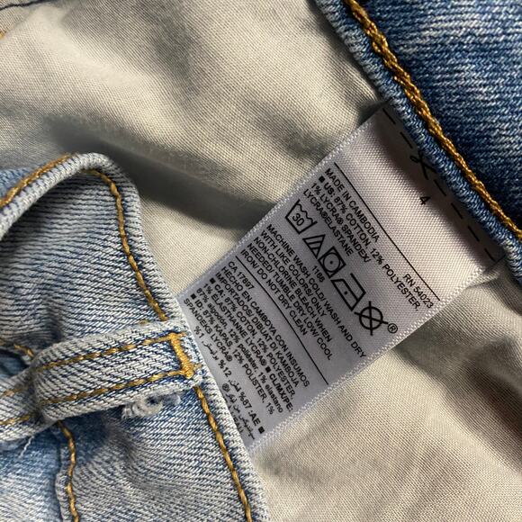 Old Navy Light Wash Blue Denim Cuffed Jeans Shorts Women's Size 4 - Picture 5 of 5